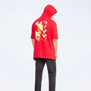 Camiseta con Capucha Roja Unisex, Manga Corta, Corte Regular, Algodón Tejido, Ropa Casual de Invierno con Bolsillo Delantero, Impresión Digital - Product Image 4