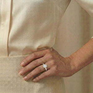 Elegante Anillo de Diamante Creado en Laboratorio de 3.28 Quilates, Oro Amarillo de 10KT/14KT, Estilo Único y Ligero, Anillo de Promesa para Regalo de Aniversario - Product Image 6