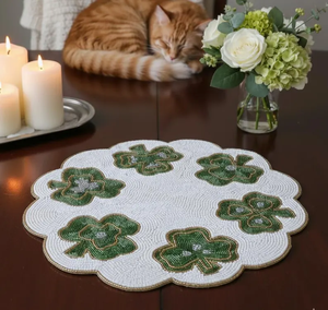 Salvamantel redondo hecho a mano con cuentas de flores doradas por Blossom Craft India - Product Image 6