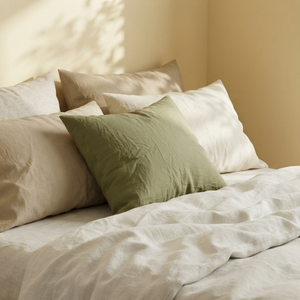 Funda de Almohada de Lino Verde Oliva Cosida con Textura Arrugada, Estilo Rústico, Personalizable para Hogar y Hotel - Product Image 2