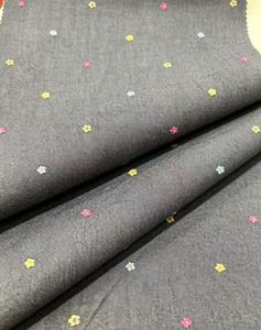 Tessuto 100% Cotone Indaco con Ricami per Abiti da Bambino e Camicie da Uomo - Product Image 5