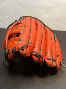 Guante de Béisbol Rojo Tejido con Costuras Negras, Diseño Duradero para Jugadores Zurdos - Product Image 2