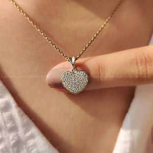 Pendentif en forme de cœur en diamant rond contemporain, bijoux fins en or pour femmes, collier chic, charme personnalisé, cadeau de luxe - Product Image 6