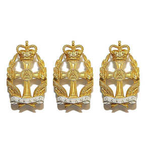 Badge personnalisé en métal moulé sous pression, sans nickel, fait main, avec motifs croix dorée, couronne et couronne de lauriers, à coudre sur vêtement - Product Image 1