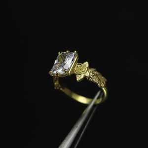 Bague de mariage florale en moissanite très demandée, 2,0 CTW, coupe radiante, bague de fiançailles en moissanite, bague de promesse solitaire en or massif 14K pour elle - Product Image 3