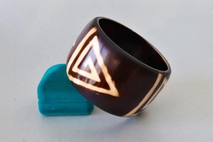 Colección Exclusiva de Brazaletes de Resina, Diseño Exclusivo, Acabado Liso, Precio de Fábrica al por Mayor - Product Image 6