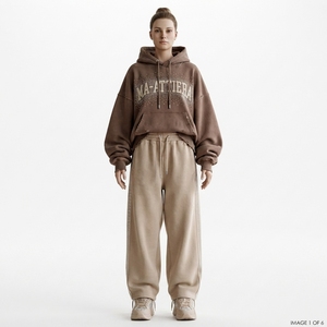 Conjunto de chándal oversize para mujer: Sudadera con capucha de forro polar y pantalones jogger, estilo casual urbano con estampado de letras y pedrería - Product Image 1