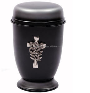 La urna de cremación mejor valorada con diseño de cruz y rosa es un recipiente utilizado para guardar los restos cremados (cenizas) de una persona fallecida - Product Image 1