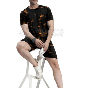 Conjunto de camiseta y pantalones cortos para hombre, atuendo moderno, tela ligera, ajuste cómodo, perfecto para el verano y viajes - Product Image 4