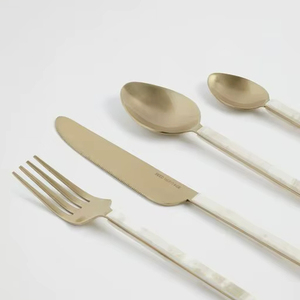 Ensemble de couverts réutilisables de luxe en acier inoxydable avec manche en résine poli miroir, cuillère, fourchette, couteau pour les fêtes et les dîners - Product Image 1