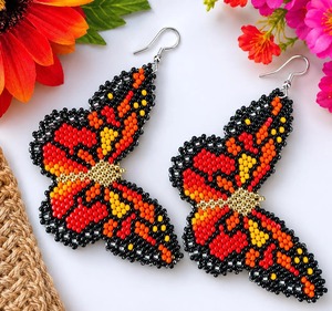 Pendientes de Mariposa con Cuentas de Colores, Hechos a Mano, Estilo Artístico, Joyería Moderna - Product Image 4