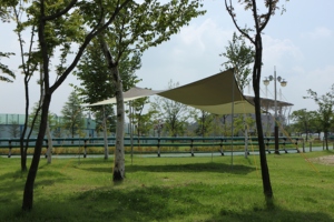 Bâche CAMPTOWN HEXA TARP 300 multicolore, abri anti-UV, avec piquets de fixation au sol, en polyester résistant aux UV, imperméable, toutes saisons, facile à installer - Product Image 1