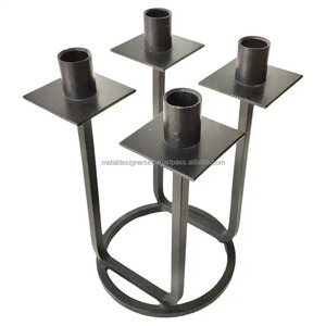 Candelabro de mediados de siglo de hierro negro Vintage raro, soporte decorativo forjado a mano para el hogar o el regalo de Navidad - Product Image 1
