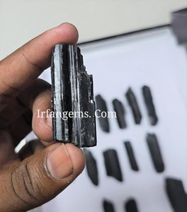 Vente en gros usine : Cristal de tourmaline noire naturelle brute, spécimen de pierre brute, cristal de guérison, minéral pour la méditation et la maison - Product Image 1