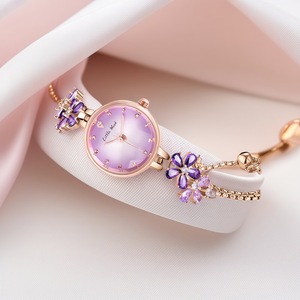 Nouvelle montre unisexe en alliage à quartz, bracelet en plastique, verre léger, motif floral, pour femmes, vente en gros d'usine 2026 - Product Image 5
