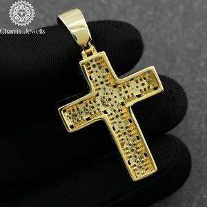 จี้เพชรฮิปฮอป Charm Jewells ประดับมอสซาไนต์ เงินแท้ 925 ชุบทอง 18K ไข่มุกน้ำจืด ประดับเพชรแบบไมโครเพฟ รับรองโดย IGI เหมาะสำหรับทุกเพศทุกวัย สวมใส่ได้ทุกวัน - Product Image 3