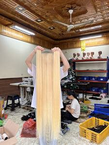 ผมแท้สีบลอนด์ 613 แบบเวอร์จิ้น  จัดเรียงเกล็ดผม  แบบเป็นมัด  พร้อมผมปิดหน้าผากสีบลอนด์ 613 แบบเวอร์จิ้น  แบบเป็นมัด  พร้อมแผ่นปิดผม - Product Image 5