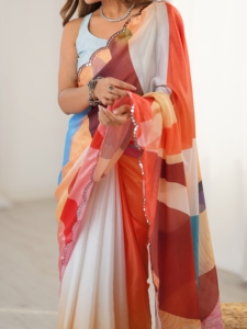 Sari de Chinnon de Primera Calidad con Hermoso Trabajo de Bordado Kutchi y Borde de Encaje con Espejos para Mujer, Disponible al Mejor Precio - Product Image 1