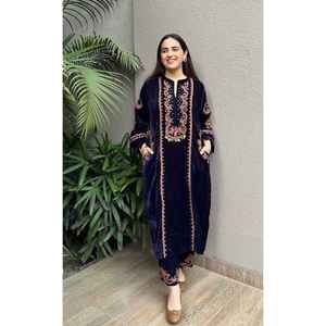 ชุดเสื้อใส่ทำงานปักผ้ากำมะหยี่สีน้ำเงินเข้มจากนักออกแบบ - Product Image 1