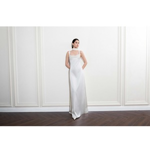 ชุดเดรสผู้หญิง ODM Elegant รุ่น ORIEL DRAPELESS DRESS MISSION SATIN ทรงเอไลน์ แต่งลายควิลท์แบบเรียบง่าย ขายส่งชุดเดรสผู้หญิงในเวียดนาม - Product Image 2