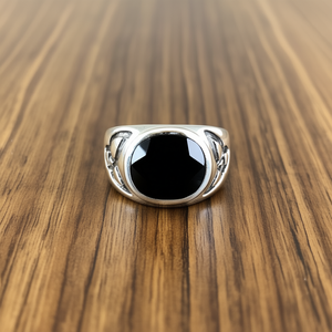 แหวนมอสซาไนต์ดีไซน์เนอร์ประดับออนิกซ์สีดำ น้ำหนัก 9.1 กรัม - Product Image 3