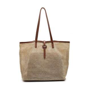 Logra un look refinado sin esfuerzo con este hermoso bolso de hilo natural, con tejido artesanal y detalles en cuero. - Product Image 1