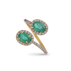 Bague de luxe pour femme en or jaune avec pierre précieuse taille émeraude et accent de diamant ovale, style fiançailles - Product Image 2