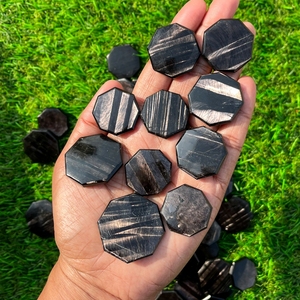 Hyperstène naturel rayé, cristal octogonal gravé, pierre précieuse foncée polie à la main pour la méditation, le Reiki et la guérison énergétique des chakras - Product Image 2