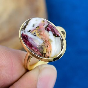 Bague en argent sterling 925 plaqué or 18 carats avec pierre précieuse naturelle en forme ovale de coquille d'huître violette, faite à la main - Product Image 1