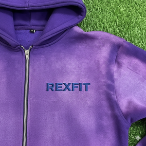 Sudadera con capucha pesada estilo streetwear con cremallera, logo serigrafiado, pedrería personalizada, efecto desgastado por el sol, disponible en diferentes tallas. - Product Image 4