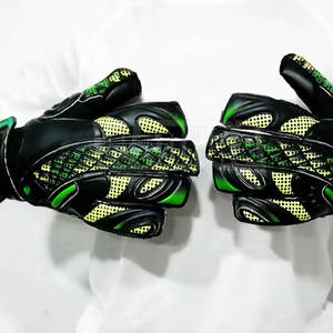 ถุงมือผู้รักษาประตูรุ่นล่าสุด ดีไซน์ระดับมืออาชีพ แห้งเร็ว ป้องกันมือเต็มรูปแบบ สำหรับเล่นกีฬา - Product Image 4