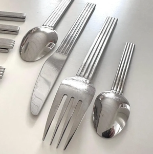 Ensemble de couverts modernes à manche ondulé en acier inoxydable robuste pour la restauration en gros - Product Image 5