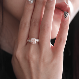 Anillo de Oro Sólido de 14K con Diamante Rosa Cultivado en Laboratorio, Corte Radiante Vintage, Anillo Solitario con Cesta Milgrain en Oro Rosa - Product Image 1