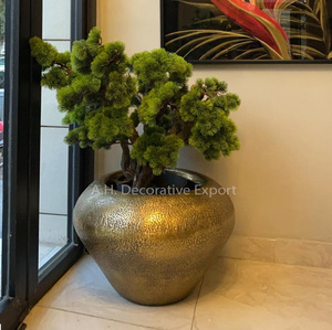 Florero de aluminio sólido, jarrón de metal con acabado de oro antiguo con jarrón de flores de diseño martillado hecho a mano para decoración de fiesta - Product Image 2
