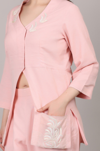 Colección de Ropa de Diseño Moderno, Conjunto de 2 Piezas en Color Rosa Claro con Cuentas de Hilo y Trabajo de Corte Dana, Prenda Elegante - Product Image 2