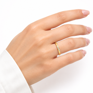 Bague en or jaune plaqué avec diamant rond brillant, cadeau pour la fête des mères, bijou de fiançailles classique en moissanite fait main - Product Image 5