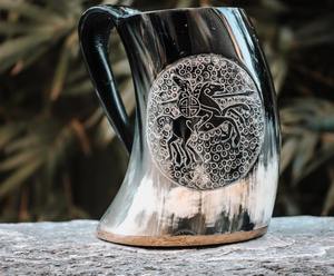 Mug en corne de buffle fait main, forme naturelle, thème animal sculpté, objet d'art de collection, artisanat buraq - Product Image 1