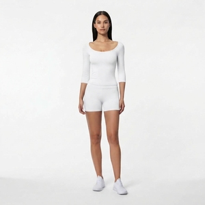 Conjunto Deportivo de Dos Piezas Personalizado para Mujer, Top Ajustado de Manga Larga y Pantalones Cortos, Ropa Deportiva Elástica para Yoga y Fitness - Product Image 1