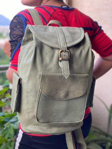 Sac à dos unisexe élégant en cuir suédé, fait à la main, véritable, unisexe - Product Image 2