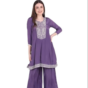 Ensemble de costume SAZU en Chanderi violet avec broderie Zari, comprenant un Kurta en Georgette et un pantalon en crêpe, idéal pour les occasions spéciales et les événements traditionnels. - Product Image 1