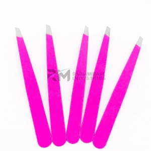 Pinza para cejas RMI Silver Tip personalizada, color rosa oscuro con recubrimiento en polvo y punta angular. - Product Image 2