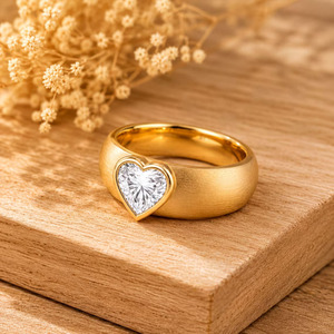 Bague Chevalière Minimaliste en Or Massif 10K 14K 18K avec Diamant de Laboratoire Taille Cœur Certifié IGI Couleur DEF Pureté VS VVS pour Fiançailles - Product Image 3