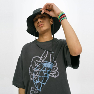 T-shirt noir à manches courtes pour homme avec imprimé globe, coupe classique, style décontracté, 100 % coton jersey, col rond, logo sur le devant - Product Image 4