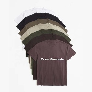เสื้อยืดคอกลมแขนสั้นสีดำสำหรับผู้ชาย ผ้าฝ้าย 100% ทรงลำลอง พิมพ์ลายโลโก้ด้านหน้า ทรงปกติ ผ้าถัก น้ำหนัก 180 กรัม เป็นมิตรกับสิ่งแวดล้อม - Product Image 2