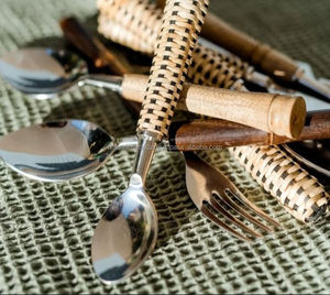 Juego moderno de cuchillos para queso de 5 piezas con elegante diseño de puntos, mangos de resina y bambú para regalo de tabla de queso - Product Image 4