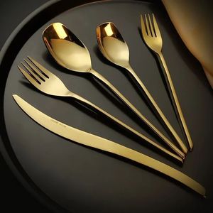 Ensemble de couverts en métal artistique, collection de fourchettes, cuillères et couteaux haut de gamme pour cuisines élégantes - Product Image 4
