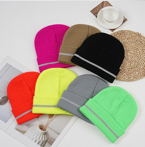 MILIENZ SPORTS APPAREL Gorro de Punto Jacquard Negro Elegante 100% Acrílico para Mujer, Gorro de Invierno para Adultos, Estilo Casual para Esquí, Digital - Product Image 4