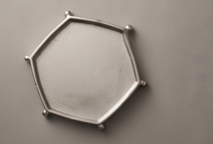 Bandeja de Servir Hexagonal de Metal con Patas, Elegante Plato Plateado con Patitas para Decoración de Salón y Baño - Product Image 3
