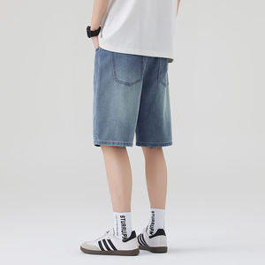 Shorts en jean tricoté écoresponsable pour homme, taille mi-haute, fermeture éclair, coupe droite, longueur genou, couleur unie, délavage clair, respirant et séchage rapide - Product Image 2