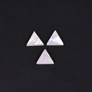 มุกธรรมชาติ 2.2 กะรัต (ต่อชิ้น) และพลอยรูปสามเหลี่ยมขนาด 10 มม. - Product Image 3